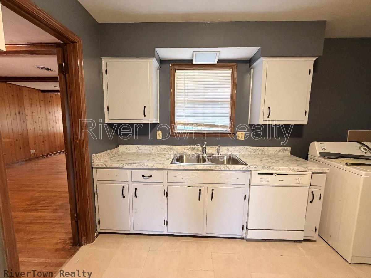 ASK US ABOUT OUT FREE MONTH RENT SPECIAL ON THIS ONE!!!

