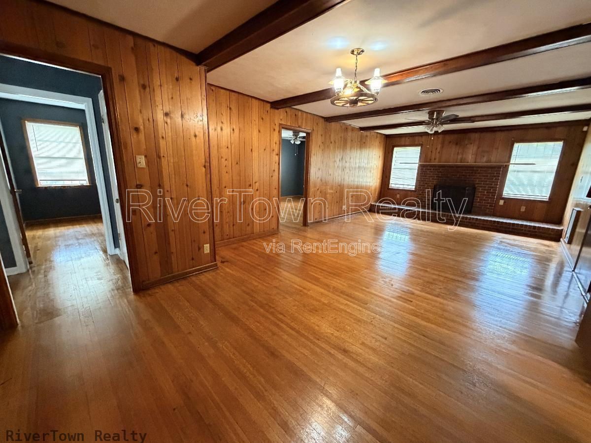 ASK US ABOUT OUT FREE MONTH RENT SPECIAL ON THIS ONE!!!

