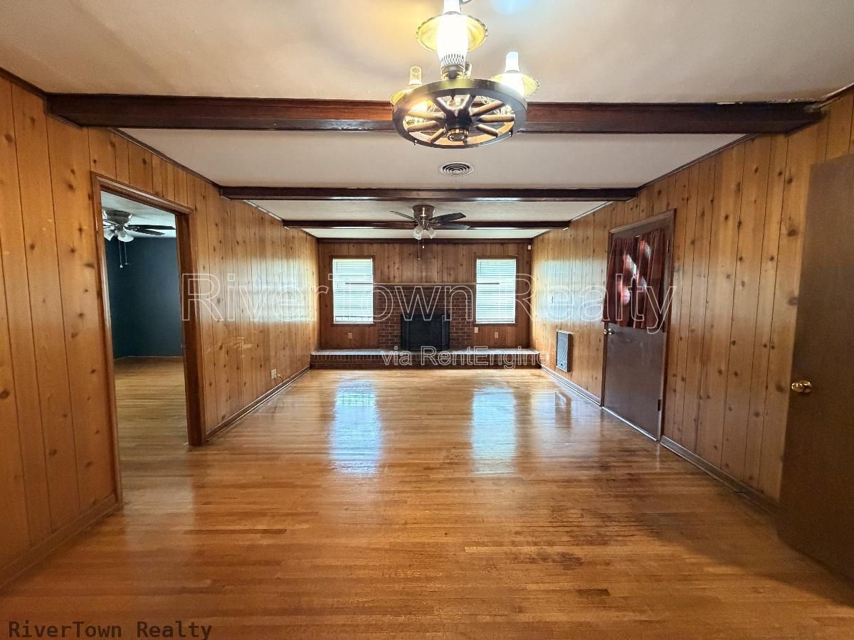 ASK US ABOUT OUT FREE MONTH RENT SPECIAL ON THIS ONE!!!

