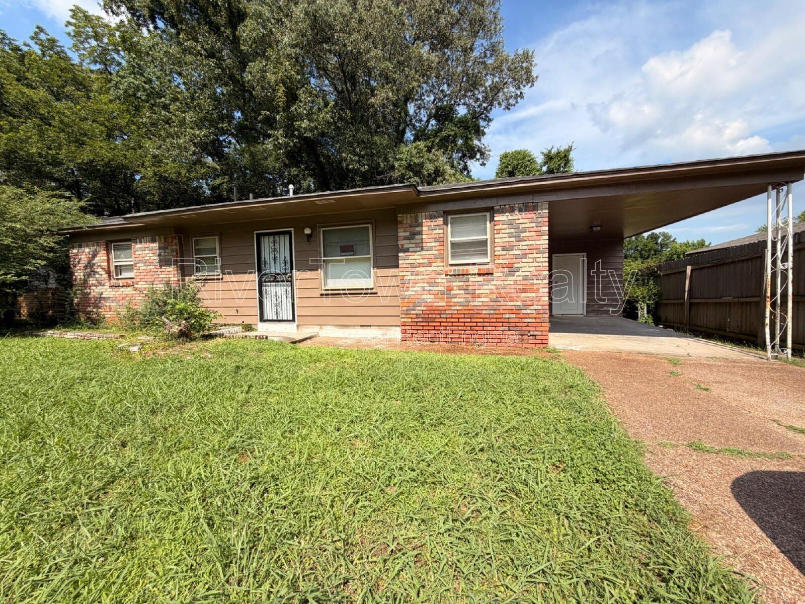ASK US ABOUT OUT FREE MONTH RENT SPECIAL ON THIS ONE!!!

