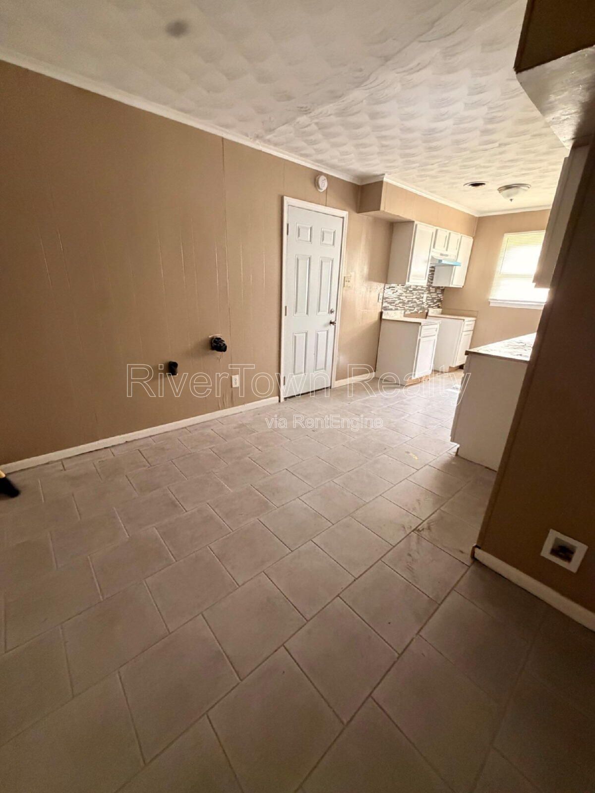 ASK US ABOUT OUT FREE MONTH RENT SPECIAL ON THIS ONE!!!


