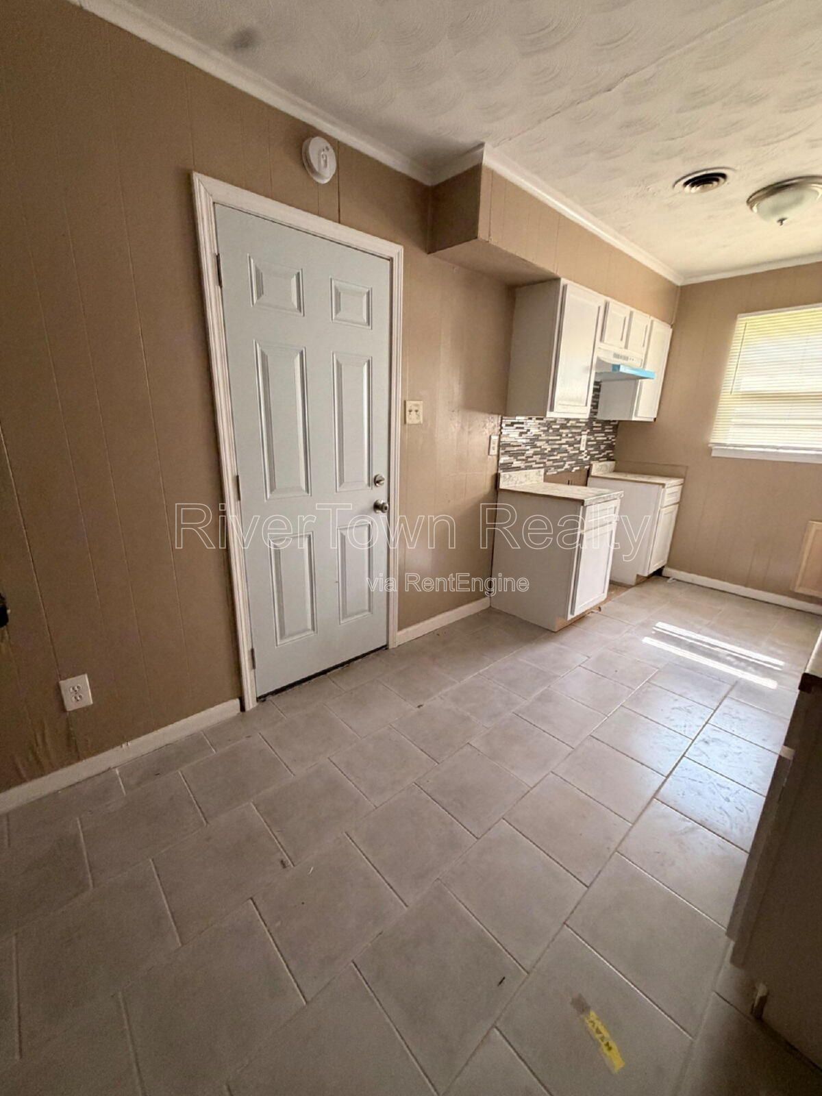 ASK US ABOUT OUT FREE MONTH RENT SPECIAL ON THIS ONE!!!

