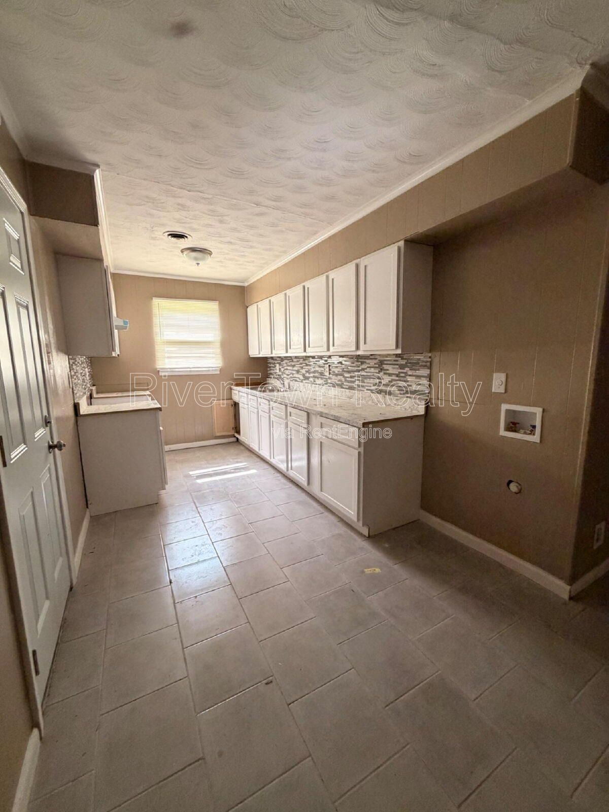 ASK US ABOUT OUT FREE MONTH RENT SPECIAL ON THIS ONE!!!

