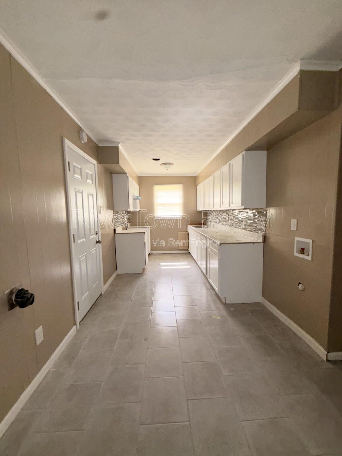 ASK US ABOUT OUT FREE MONTH RENT SPECIAL ON THIS ONE!!!

