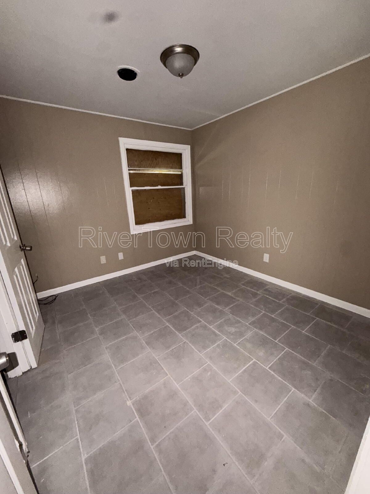 ASK US ABOUT OUT FREE MONTH RENT SPECIAL ON THIS ONE!!!

