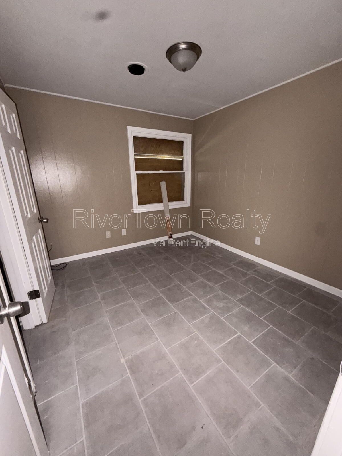 ASK US ABOUT OUT FREE MONTH RENT SPECIAL ON THIS ONE!!!

