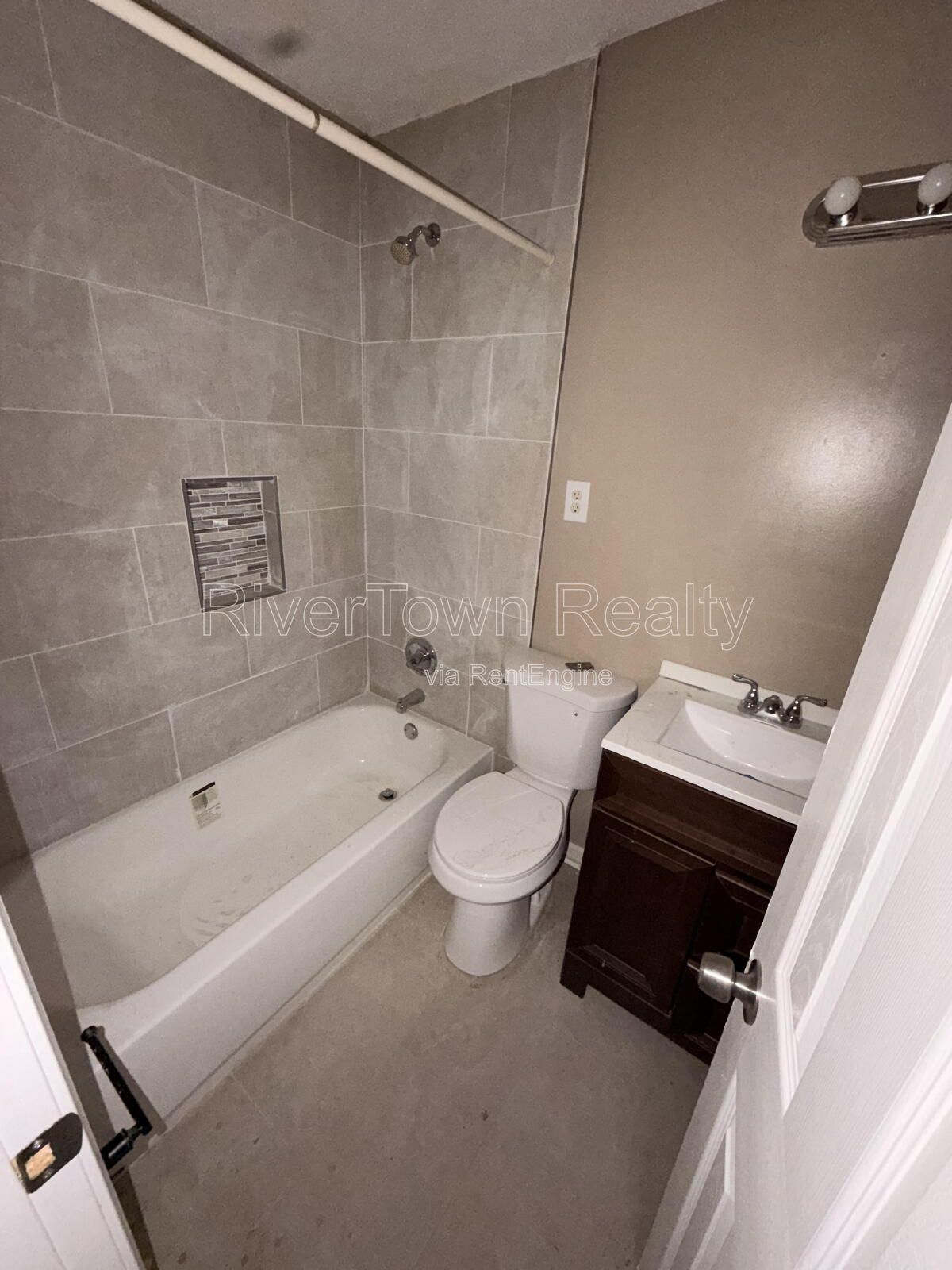 ASK US ABOUT OUT FREE MONTH RENT SPECIAL ON THIS ONE!!!

