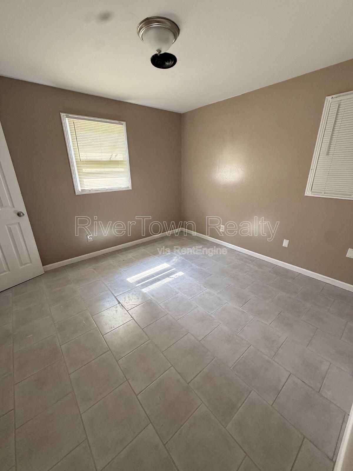 ASK US ABOUT OUT FREE MONTH RENT SPECIAL ON THIS ONE!!!

