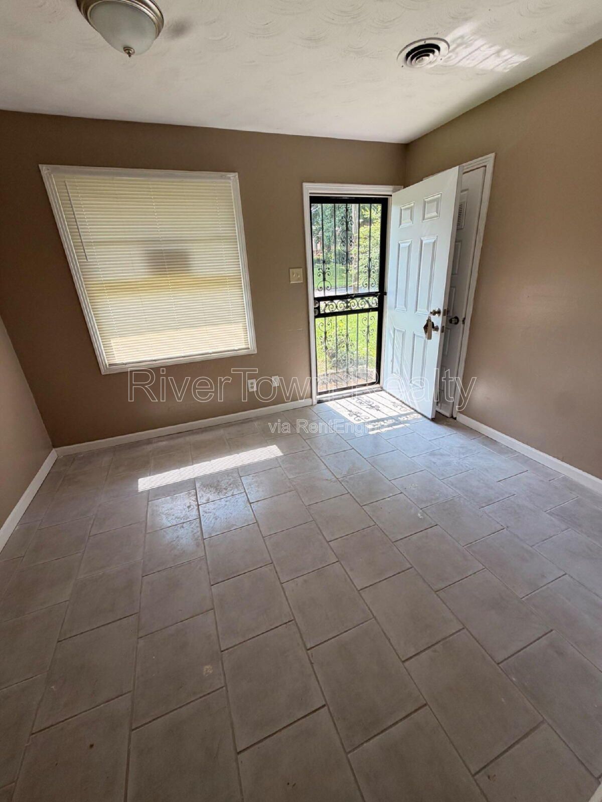ASK US ABOUT OUT FREE MONTH RENT SPECIAL ON THIS ONE!!!

