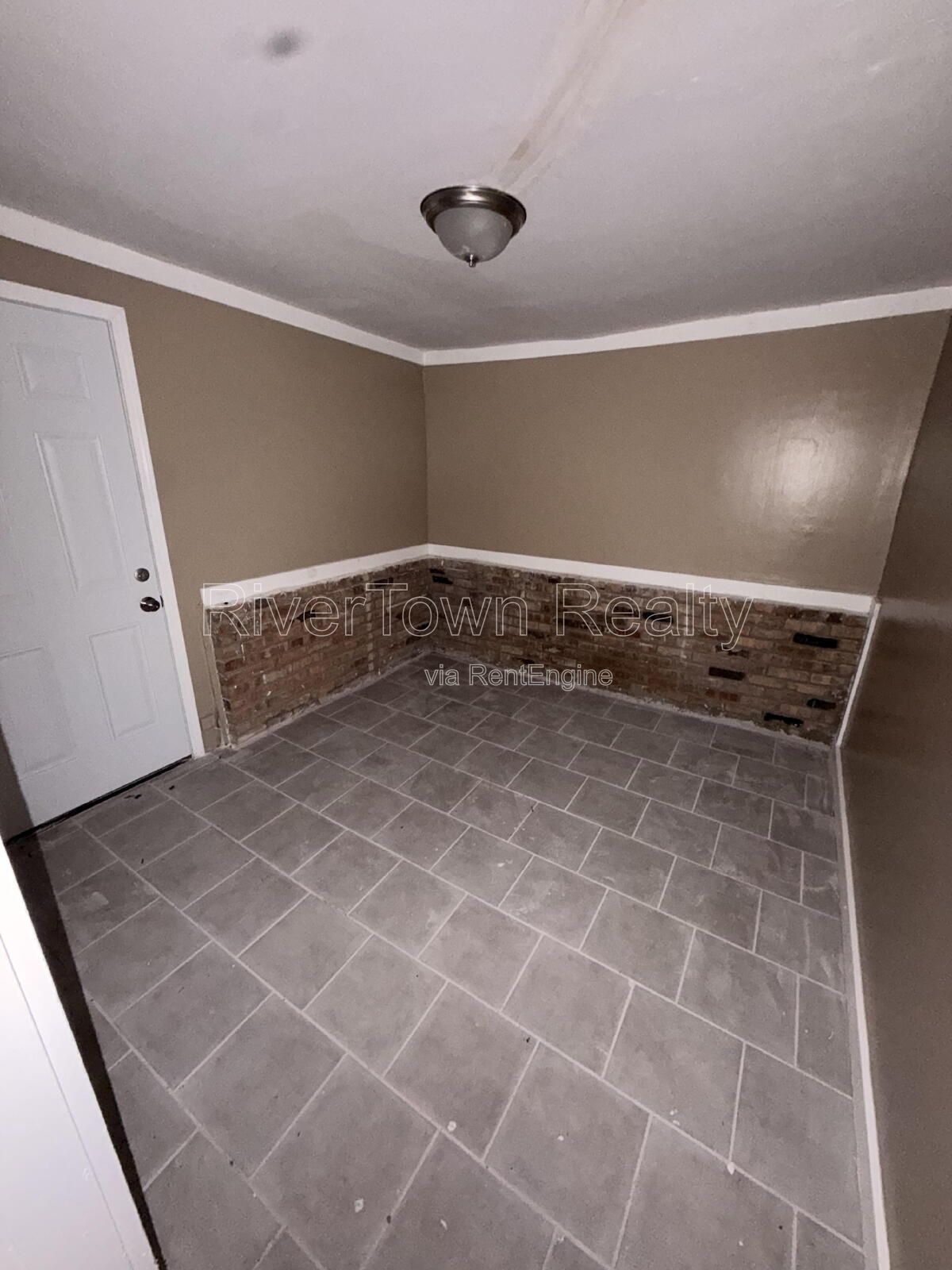 ASK US ABOUT OUT FREE MONTH RENT SPECIAL ON THIS ONE!!!


