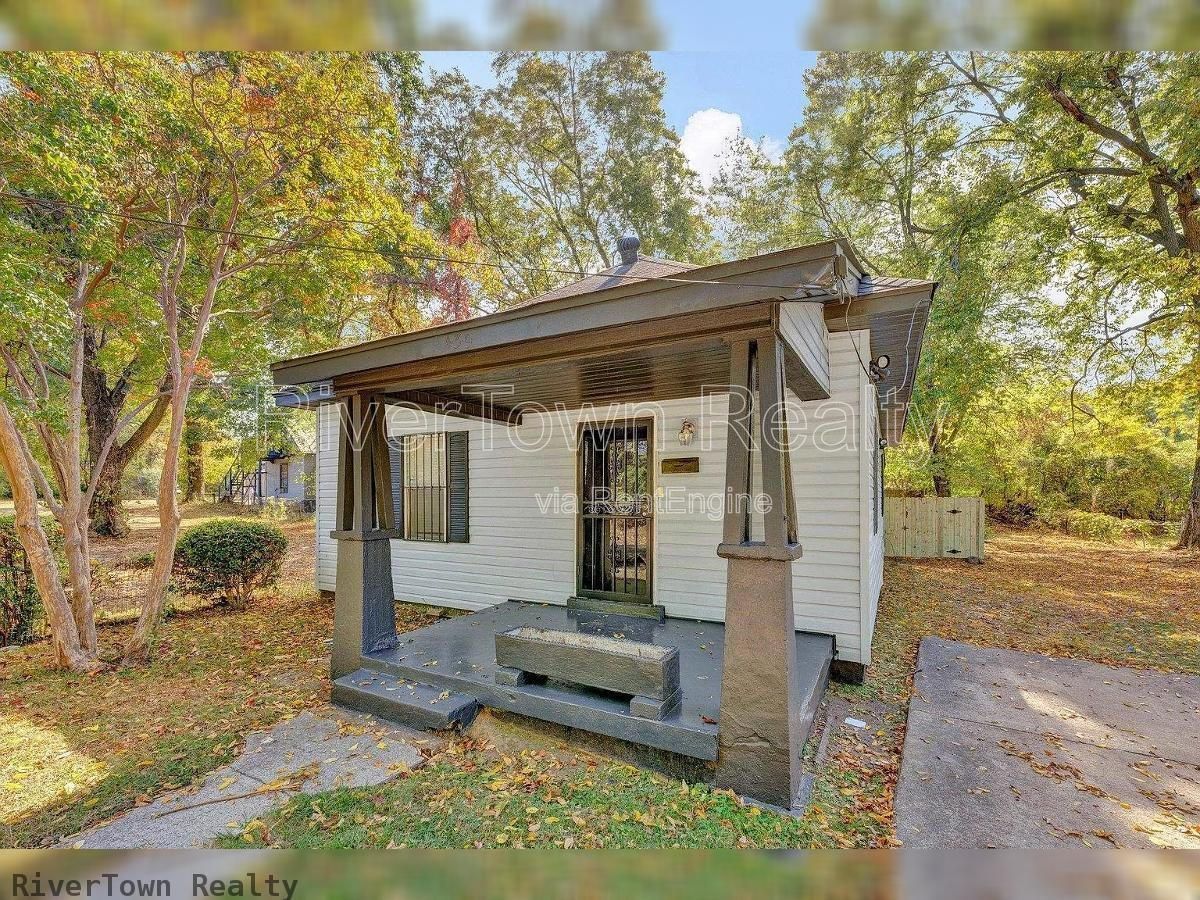 Charming 2-Bedroom Retreat in Memphis - Spacious 1127 Sq. Ft. at 439 Simpson Ave! property image