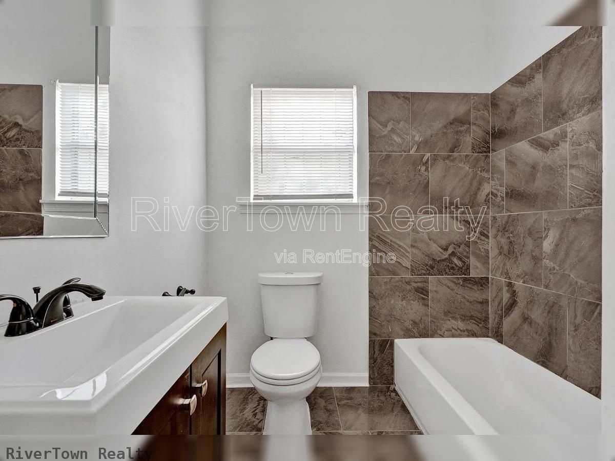 Charming 2-Bedroom Retreat in Memphis - Spacious 1127 Sq. Ft. at 439 Simpson Ave! property image