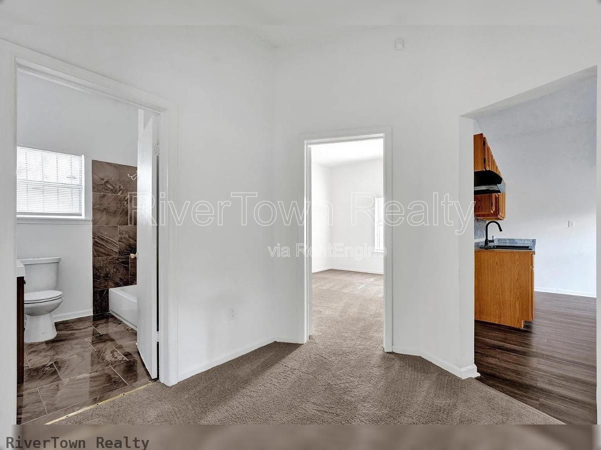 Charming 2-Bedroom Retreat in Memphis - Spacious 1127 Sq. Ft. at 439 Simpson Ave! property image