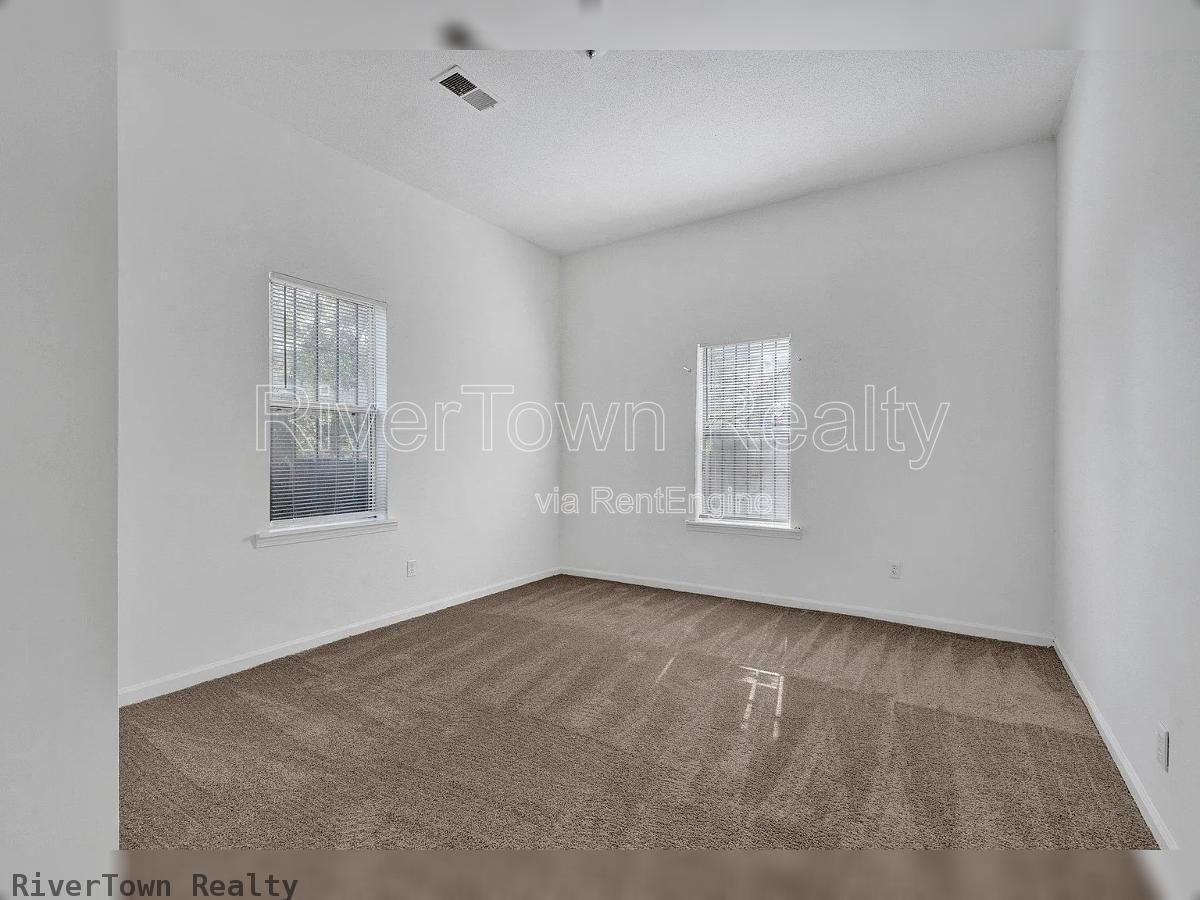 Charming 2-Bedroom Retreat in Memphis - Spacious 1127 Sq. Ft. at 439 Simpson Ave! property image
