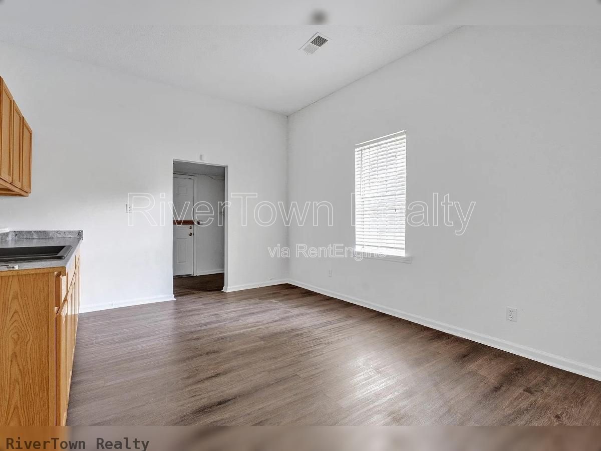 Charming 2-Bedroom Retreat in Memphis - Spacious 1127 Sq. Ft. at 439 Simpson Ave! property image