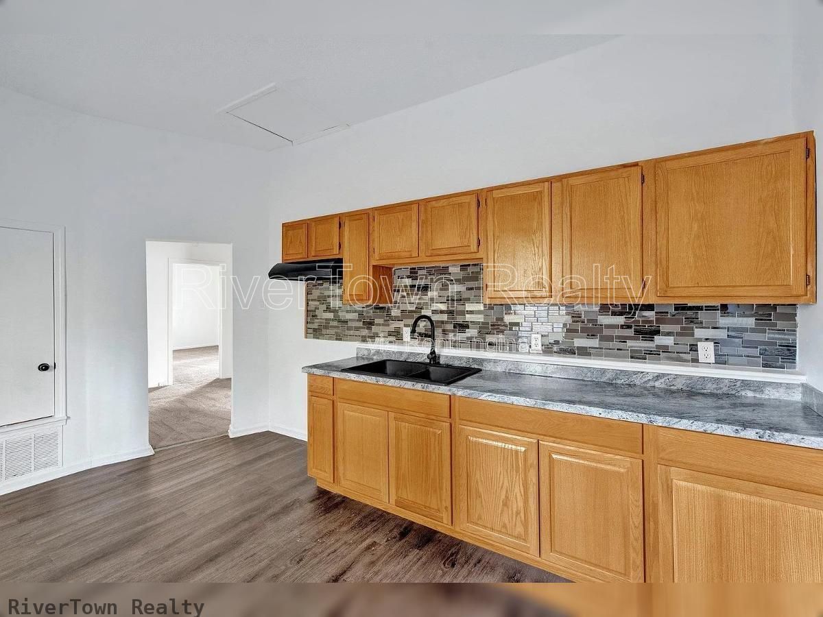 Charming 2-Bedroom Retreat in Memphis - Spacious 1127 Sq. Ft. at 439 Simpson Ave! property image