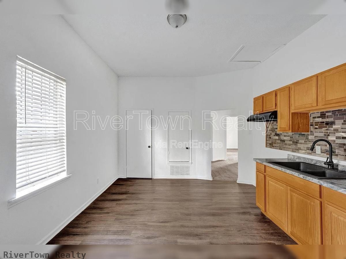 Charming 2-Bedroom Retreat in Memphis - Spacious 1127 Sq. Ft. at 439 Simpson Ave! property image