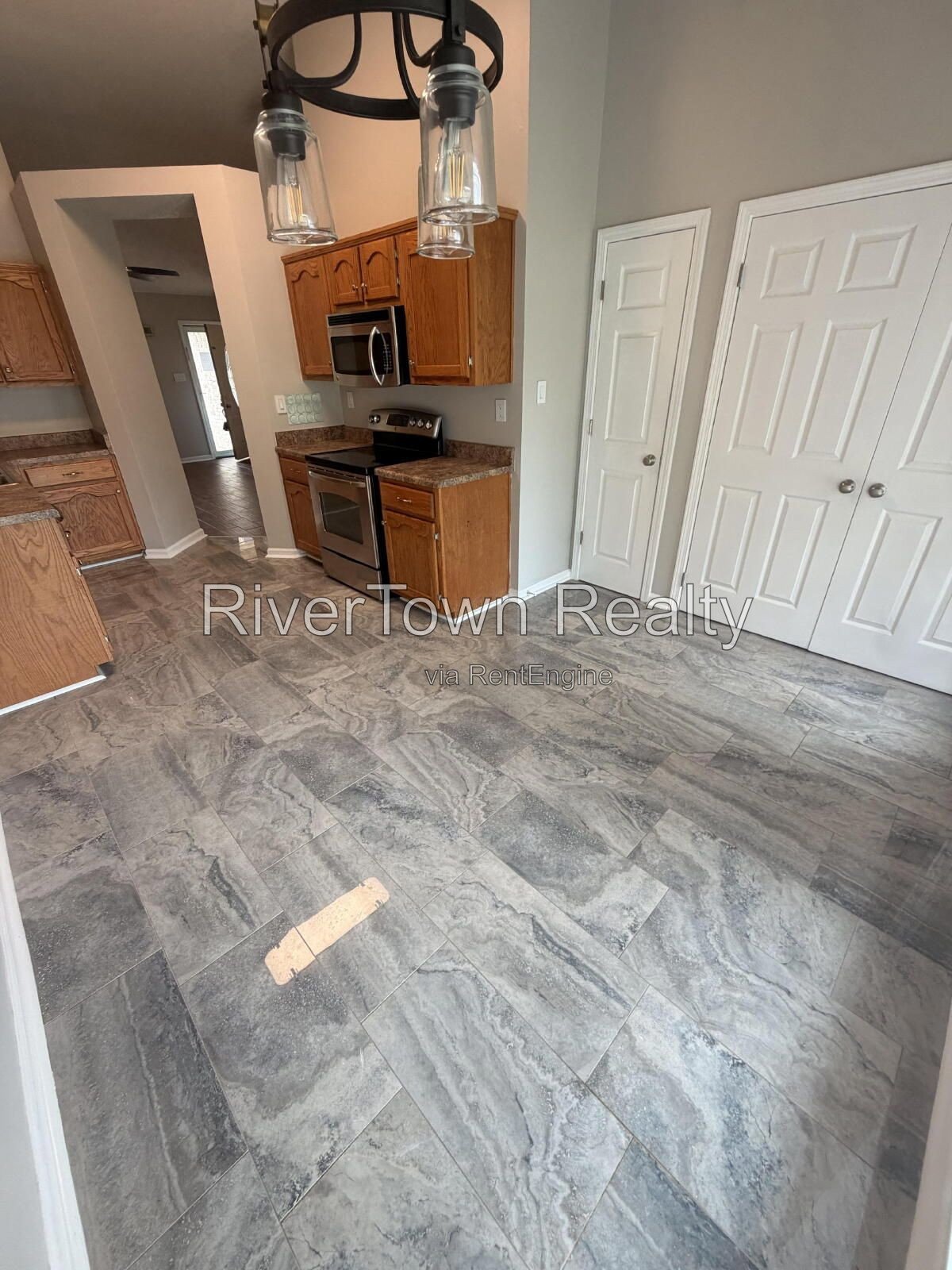 Charming 3-Bedroom Haven with 2 Full Baths in Olive Branch! property image