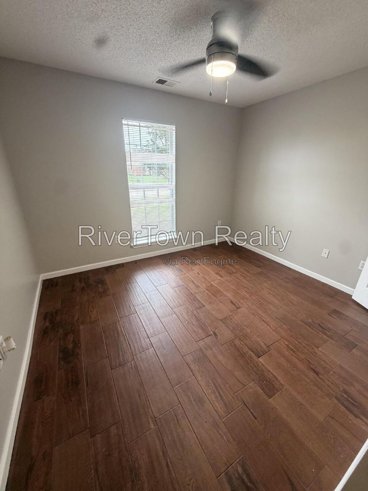 Charming 3-Bedroom Haven with 2 Full Baths in Olive Branch! property image