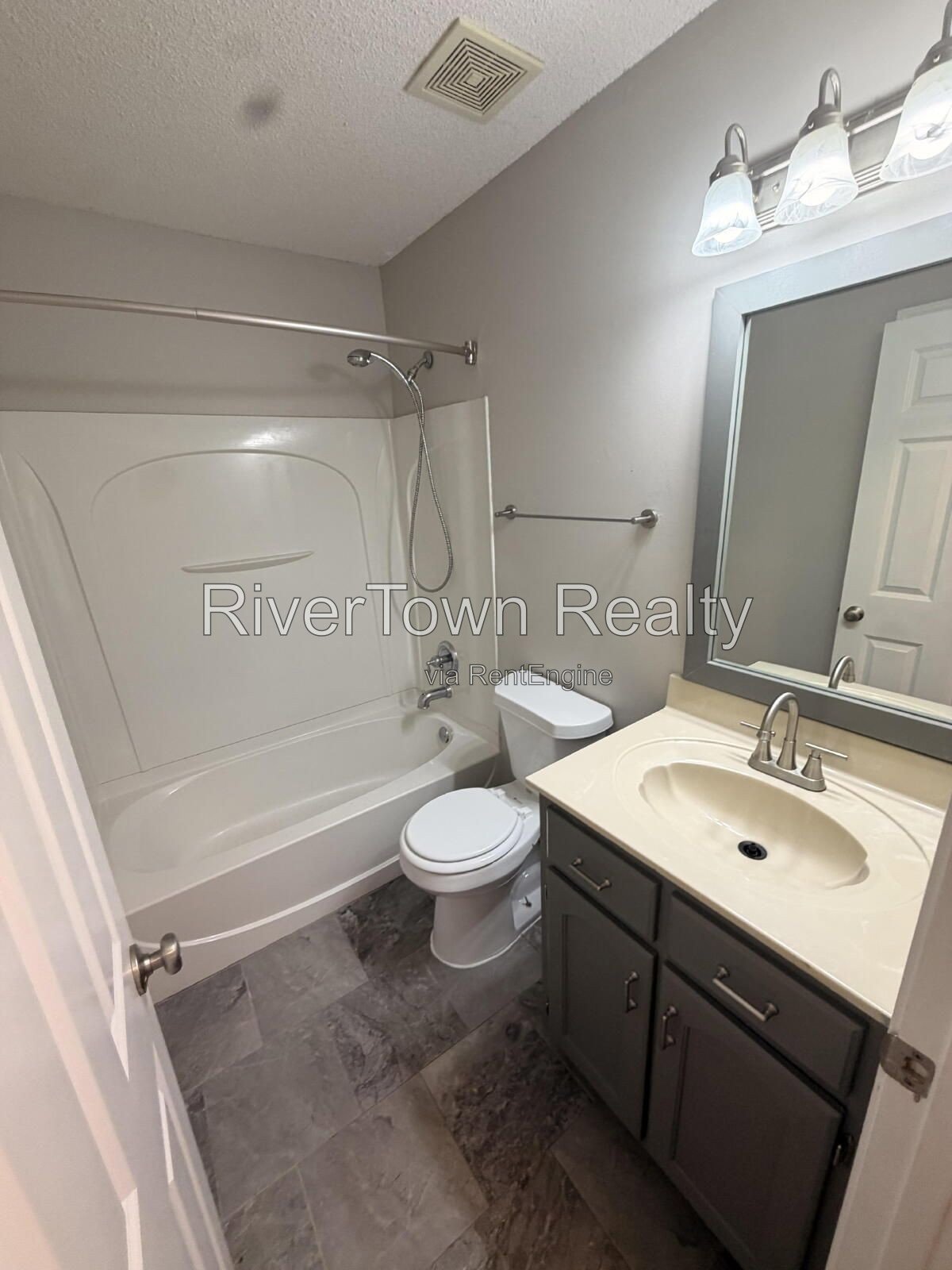 Charming 3-Bedroom Haven with 2 Full Baths in Olive Branch! property image