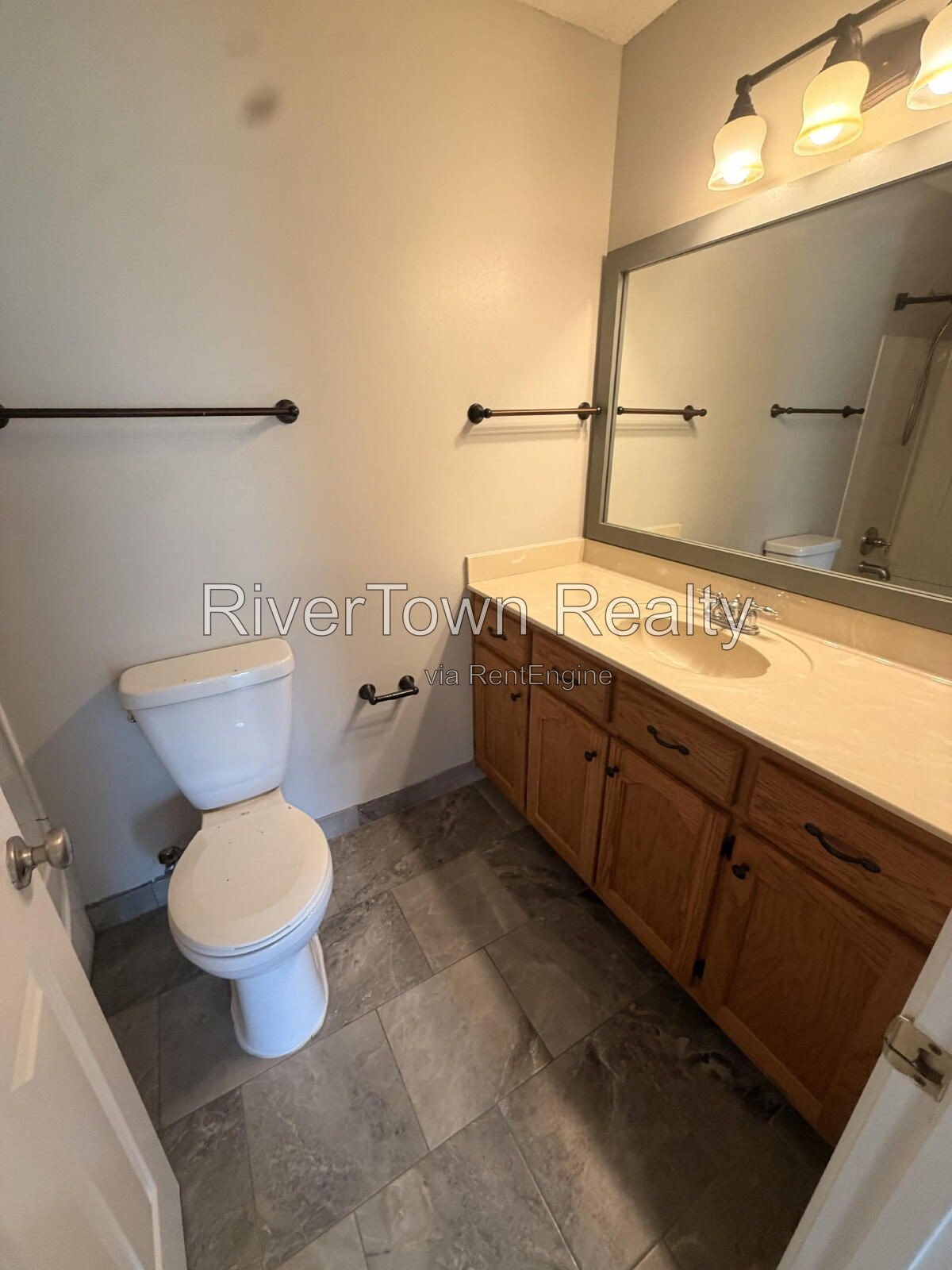 Charming 3-Bedroom Haven with 2 Full Baths in Olive Branch! property image