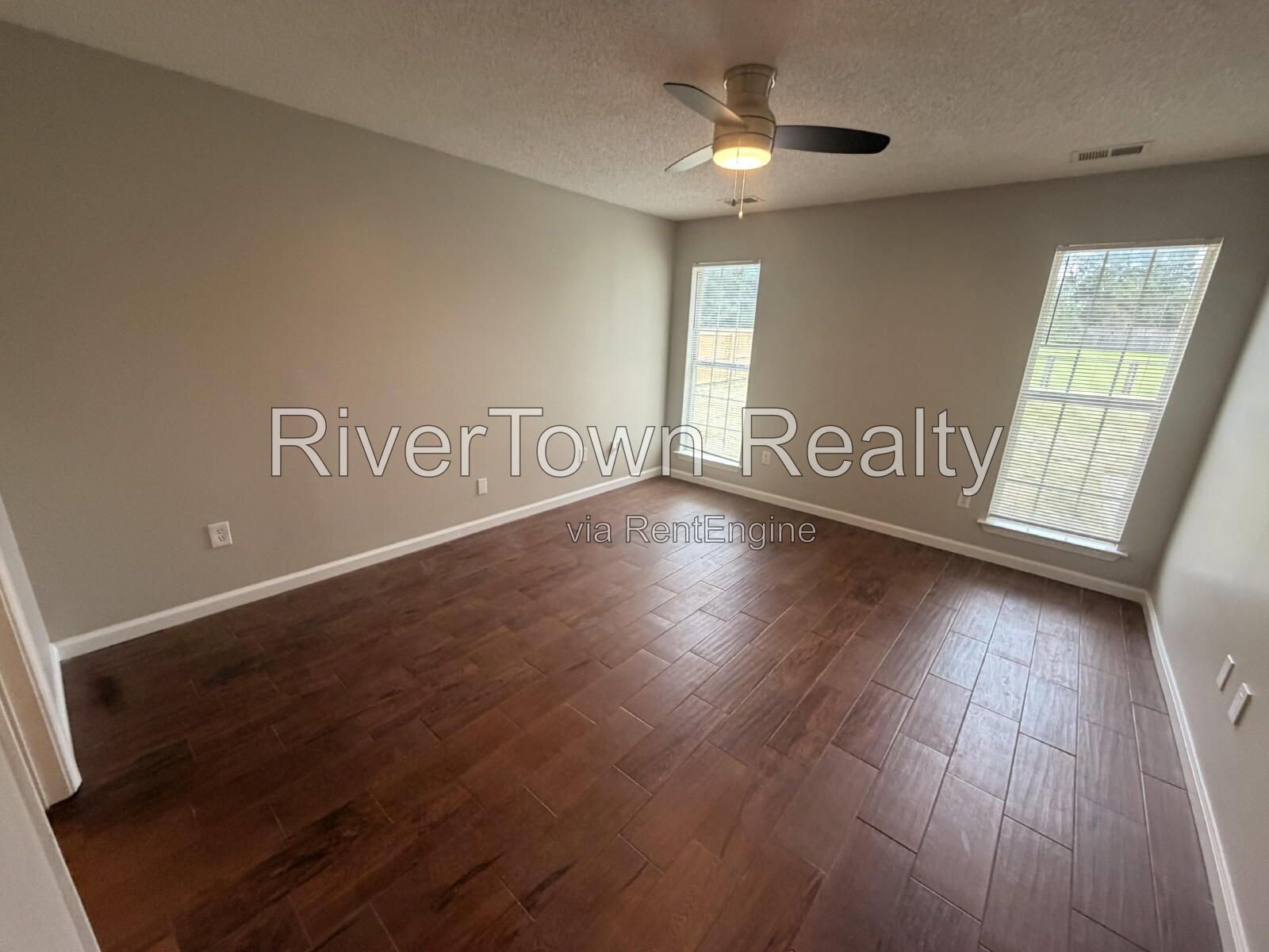 Charming 3-Bedroom Haven with 2 Full Baths in Olive Branch! property image