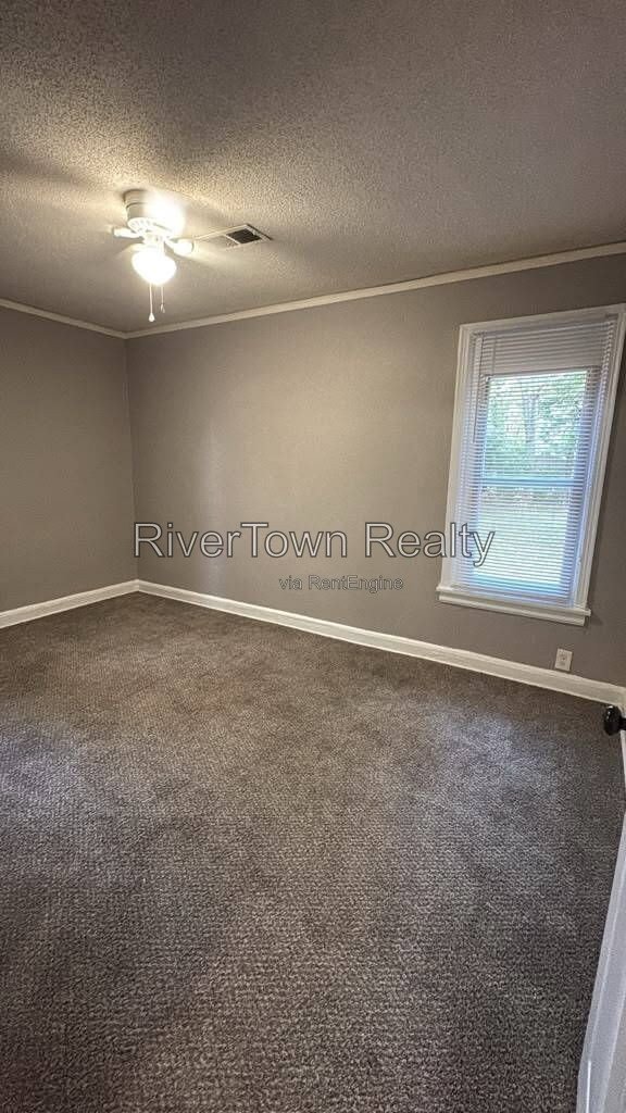 Charming 2-Bedroom Duplex Retreat on Bowen Avenue - Cozy Living Awaits! property image