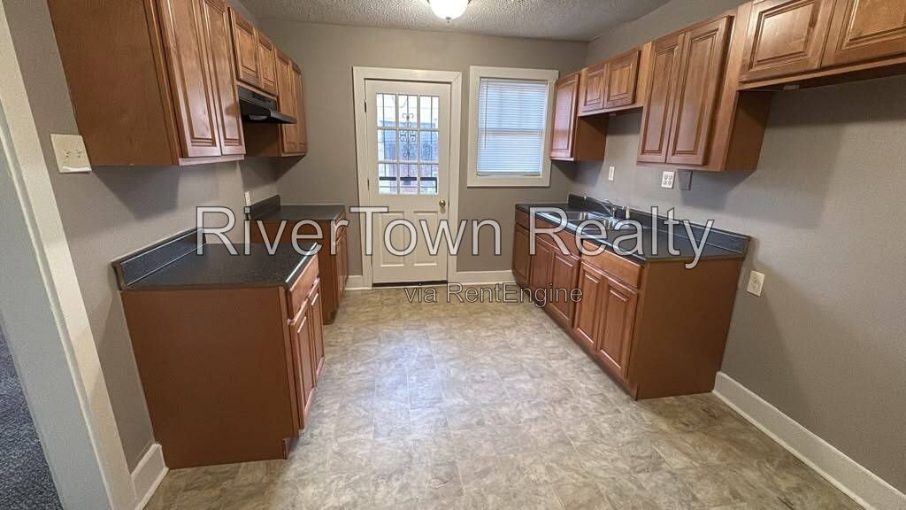 Charming 2-Bedroom Duplex Retreat on Bowen Avenue - Cozy Living Awaits! property image