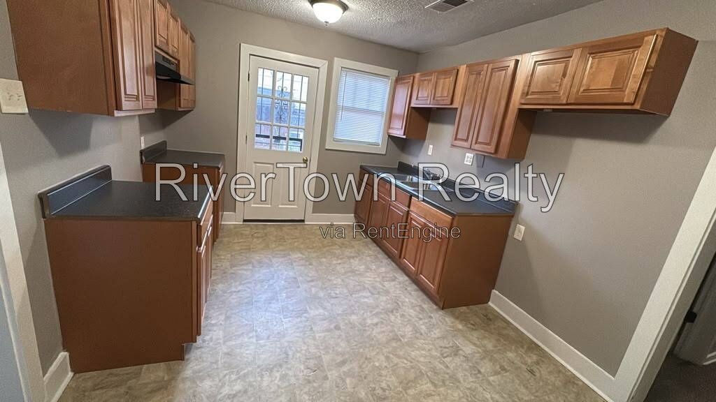 Charming 2-Bedroom Duplex Retreat on Bowen Avenue - Cozy Living Awaits! property image