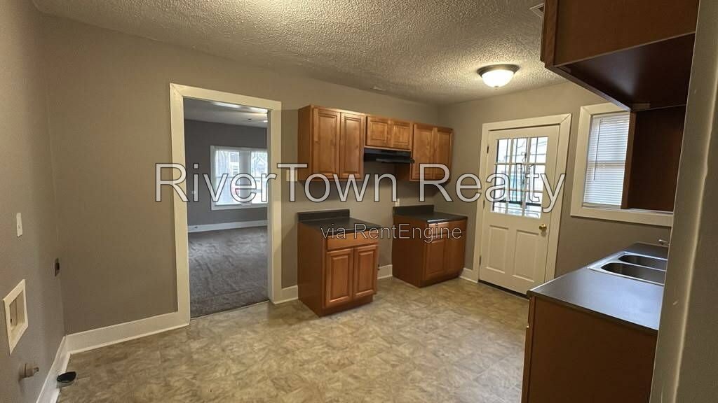 Charming 2-Bedroom Duplex Retreat on Bowen Avenue - Cozy Living Awaits! property image