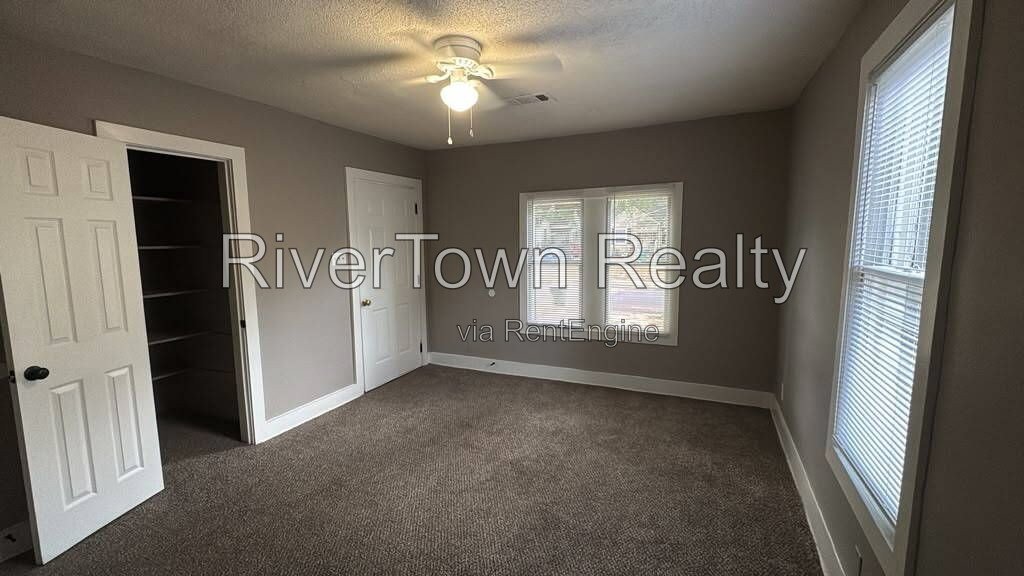 Charming 2-Bedroom Duplex Retreat on Bowen Avenue - Cozy Living Awaits! property image