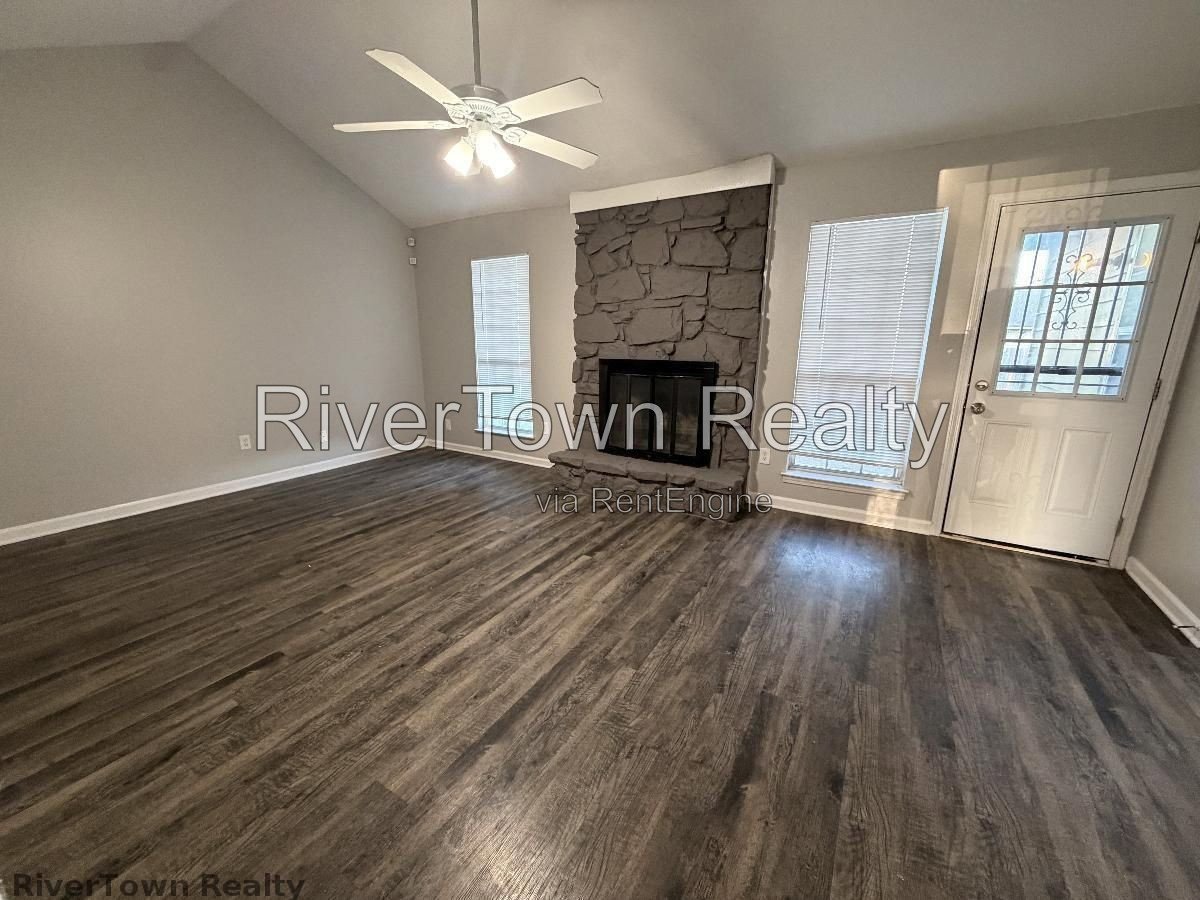 Modern, Pet-Friendly Home with Spacious Living & Prime Location! property image