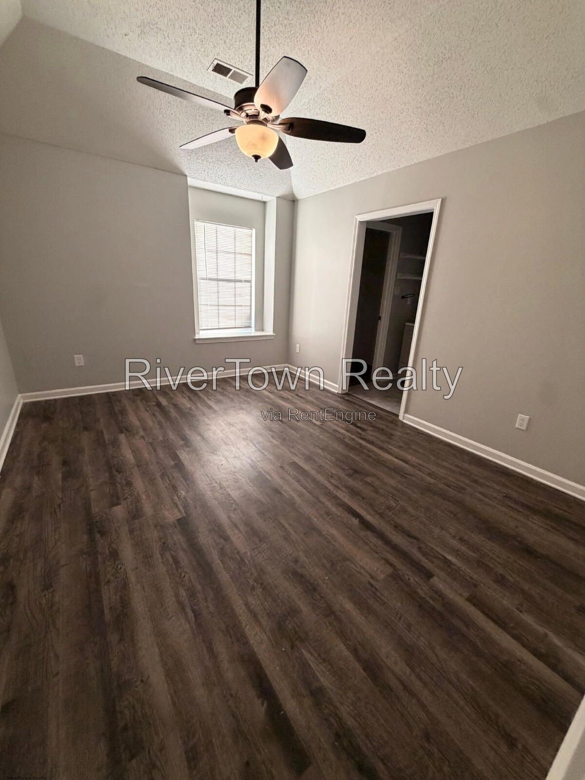 Modern, Pet-Friendly Home with Spacious Living & Prime Location! property image