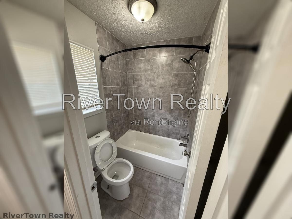 Modern, Pet-Friendly Home with Spacious Living & Prime Location! property image