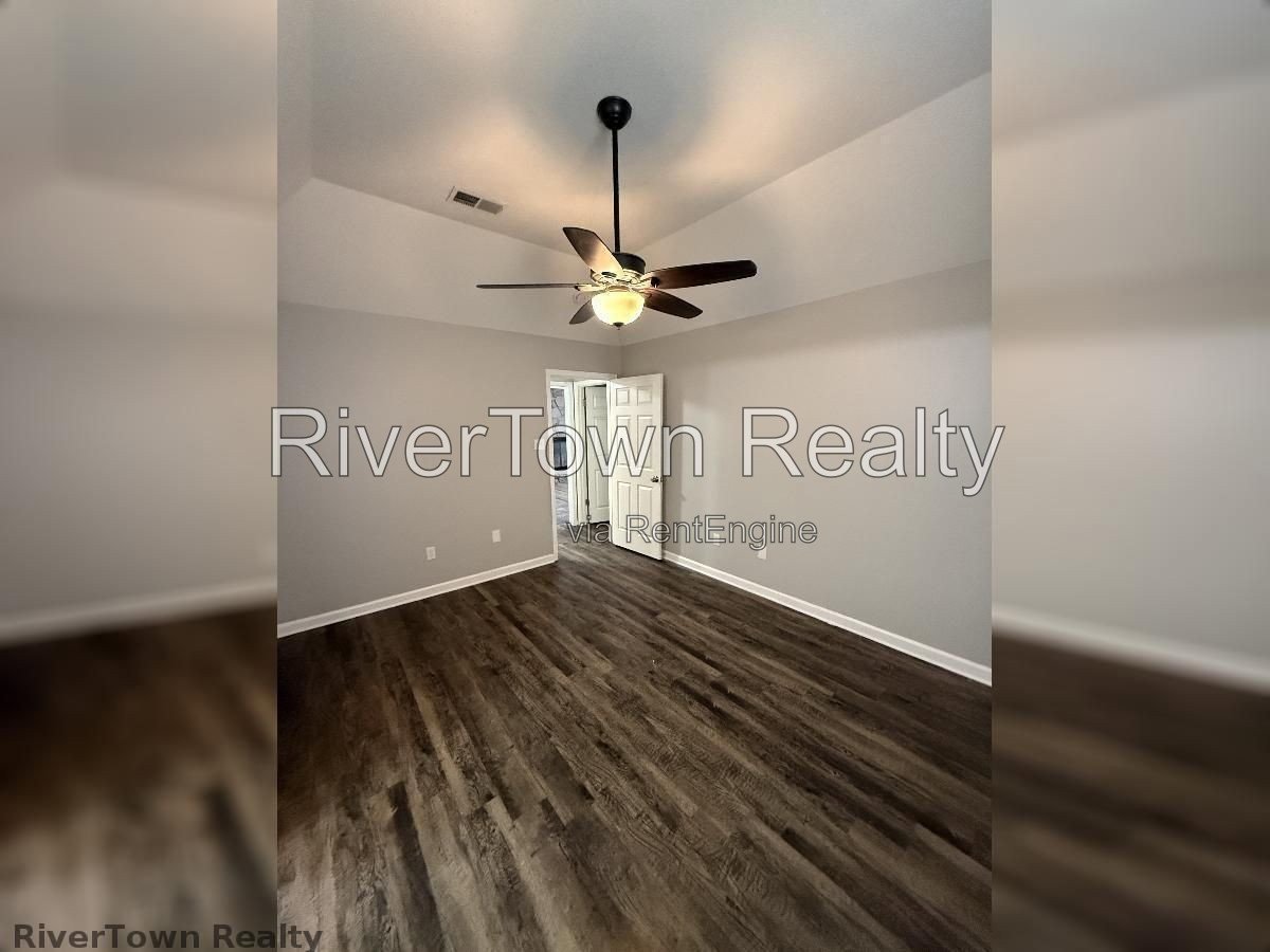 Modern, Pet-Friendly Home with Spacious Living & Prime Location! property image