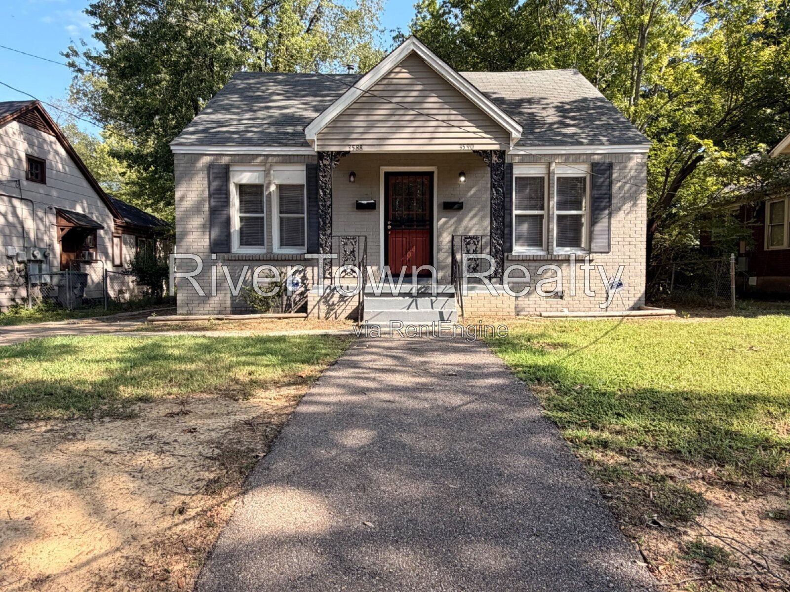 Charming 2-Bedroom Duplex Retreat on Bowen Avenue - Cozy Living Awaits! property image