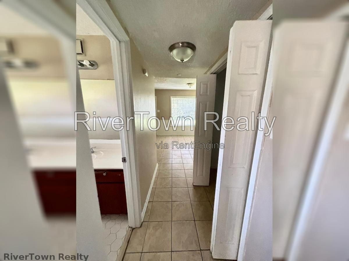 Headline
$995 | Fully Remodeled 2BR/1.5BA Duplex in a Quiet Whitehaven Cove – Newer Roof, Floors & Paint! property image