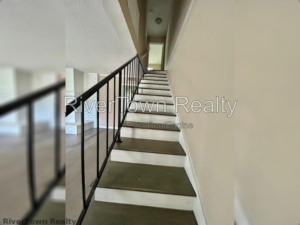 Headline
$995 | Fully Remodeled 2BR/1.5BA Duplex in a Quiet Whitehaven Cove – Newer Roof, Floors & Paint! property image