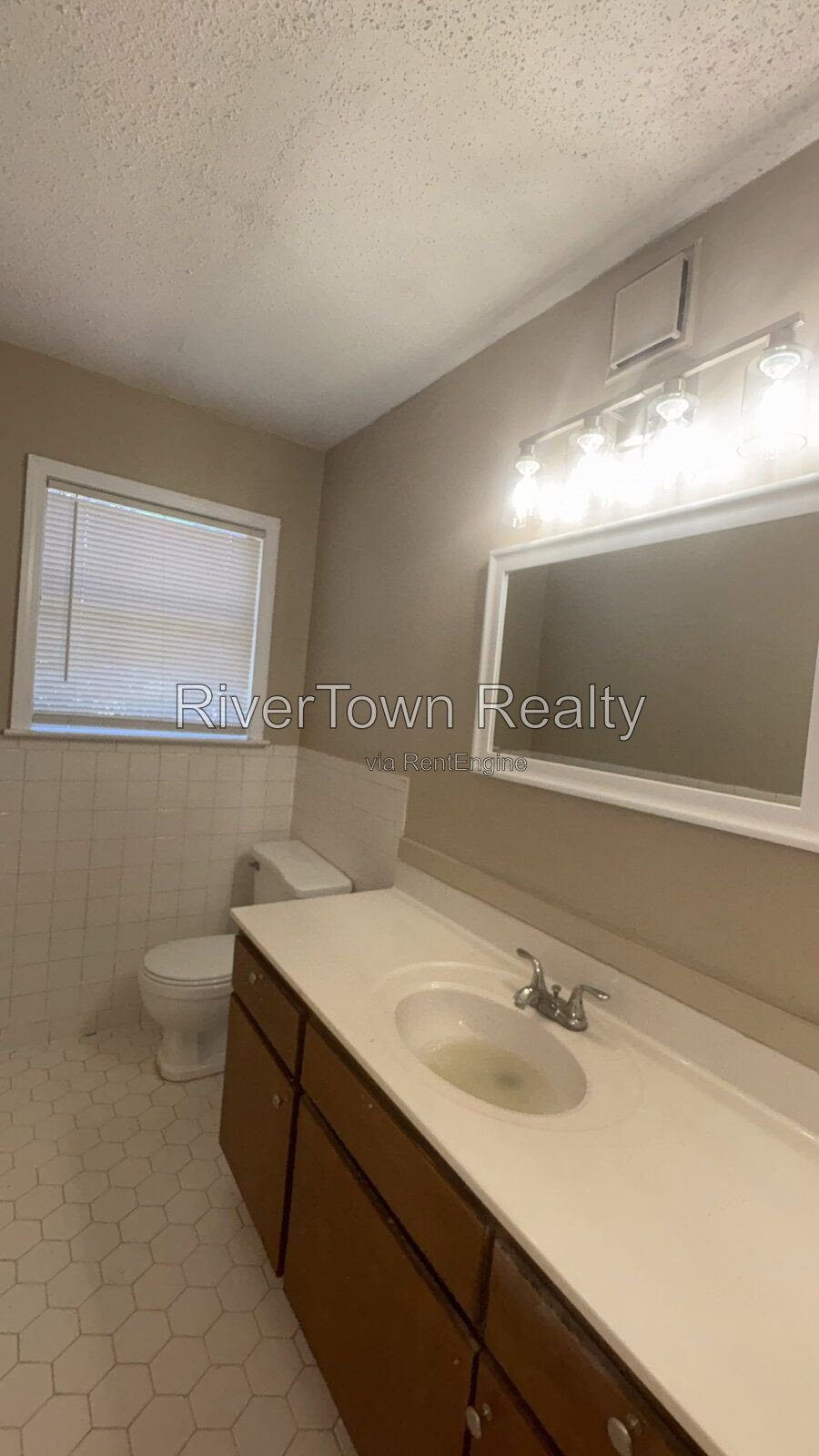 Headline
$995 | Fully Remodeled 2BR/1.5BA Duplex in a Quiet Whitehaven Cove – Newer Roof, Floors & Paint! property image