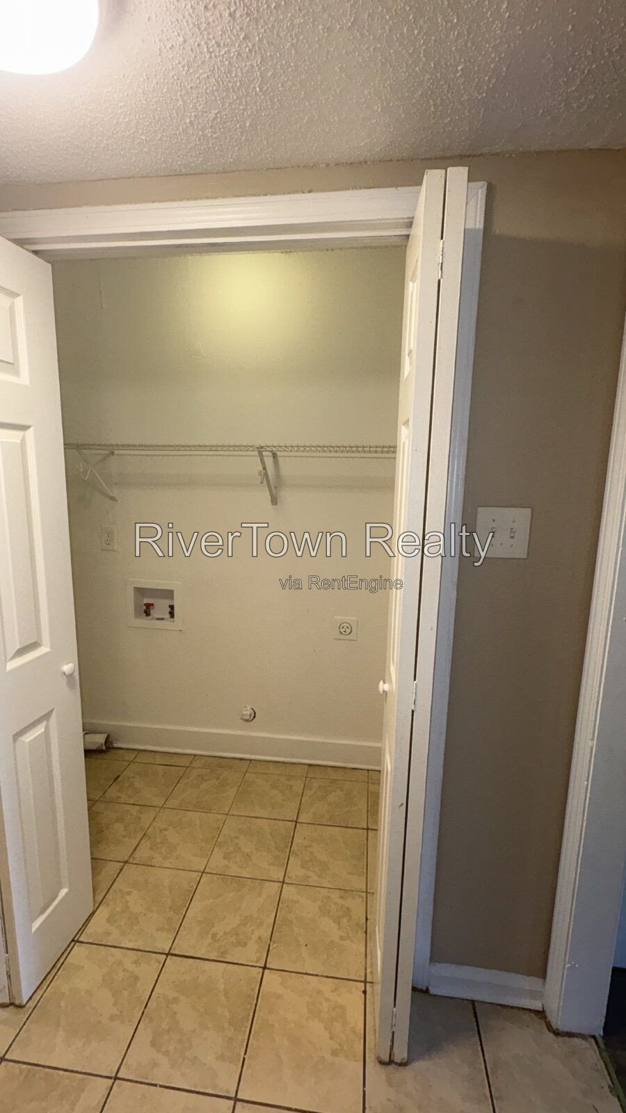 Headline
$995 | Fully Remodeled 2BR/1.5BA Duplex in a Quiet Whitehaven Cove – Newer Roof, Floors & Paint! property image