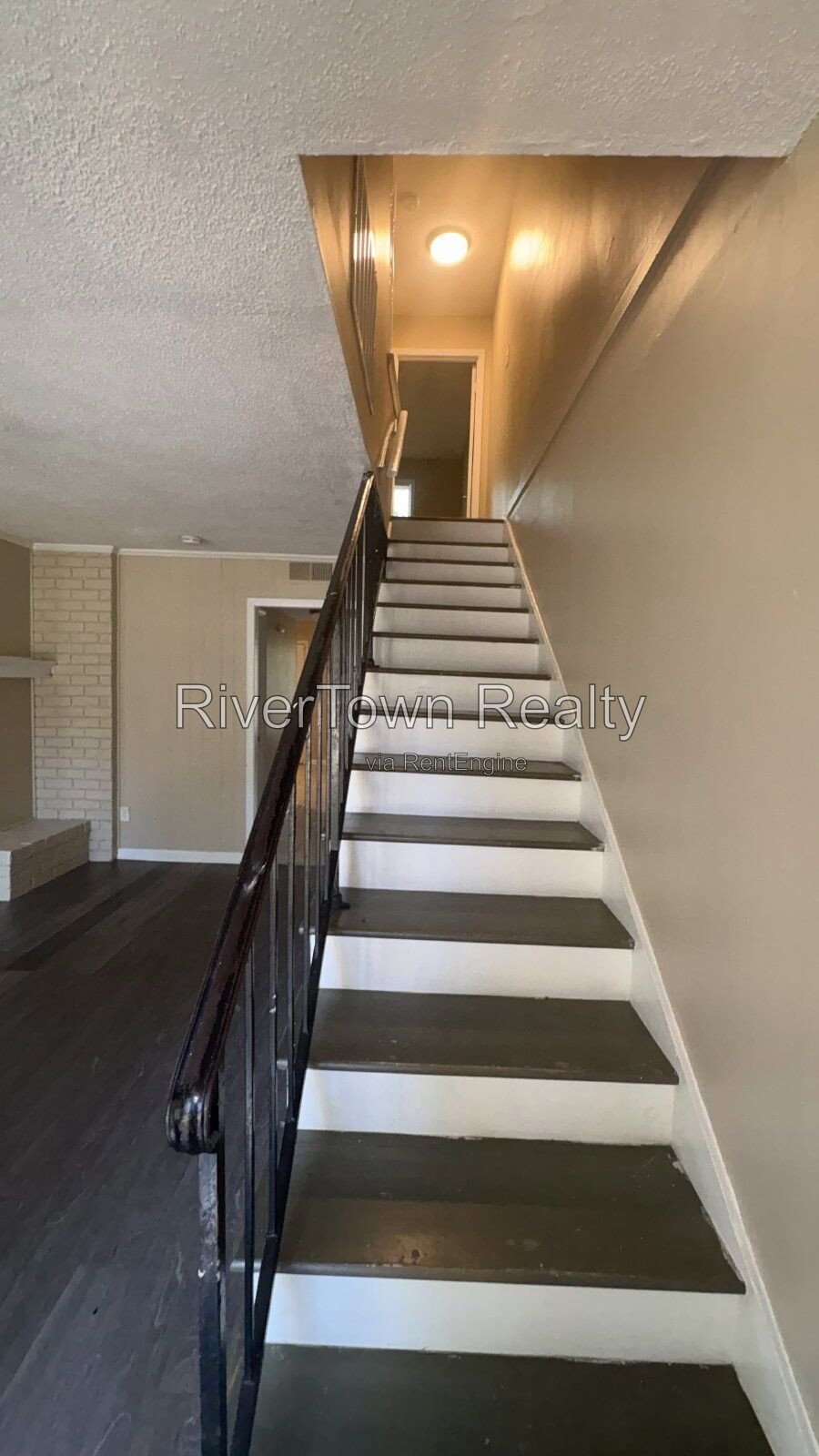 Headline
$995 | Fully Remodeled 2BR/1.5BA Duplex in a Quiet Whitehaven Cove – Newer Roof, Floors & Paint! property image
