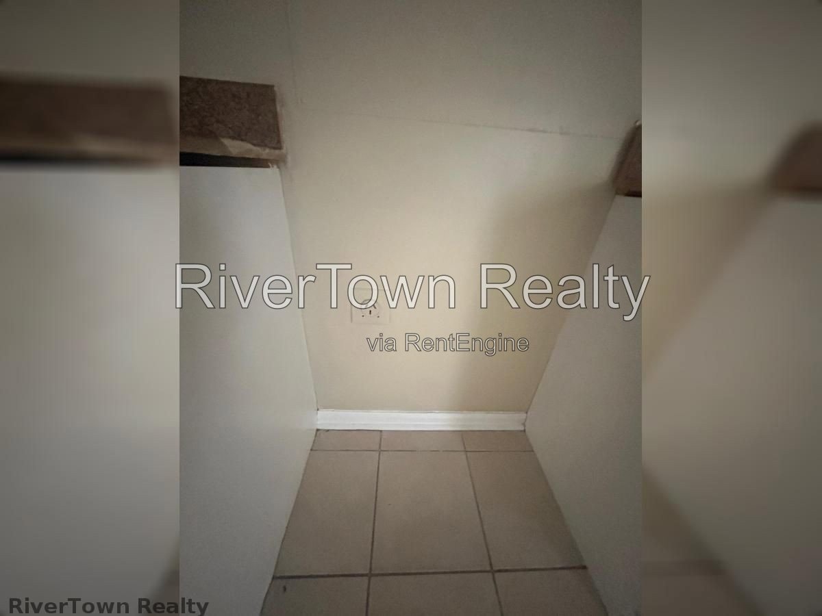 Headline
$995 | Fully Remodeled 2BR/1.5BA Duplex in a Quiet Whitehaven Cove – Newer Roof, Floors & Paint! property image