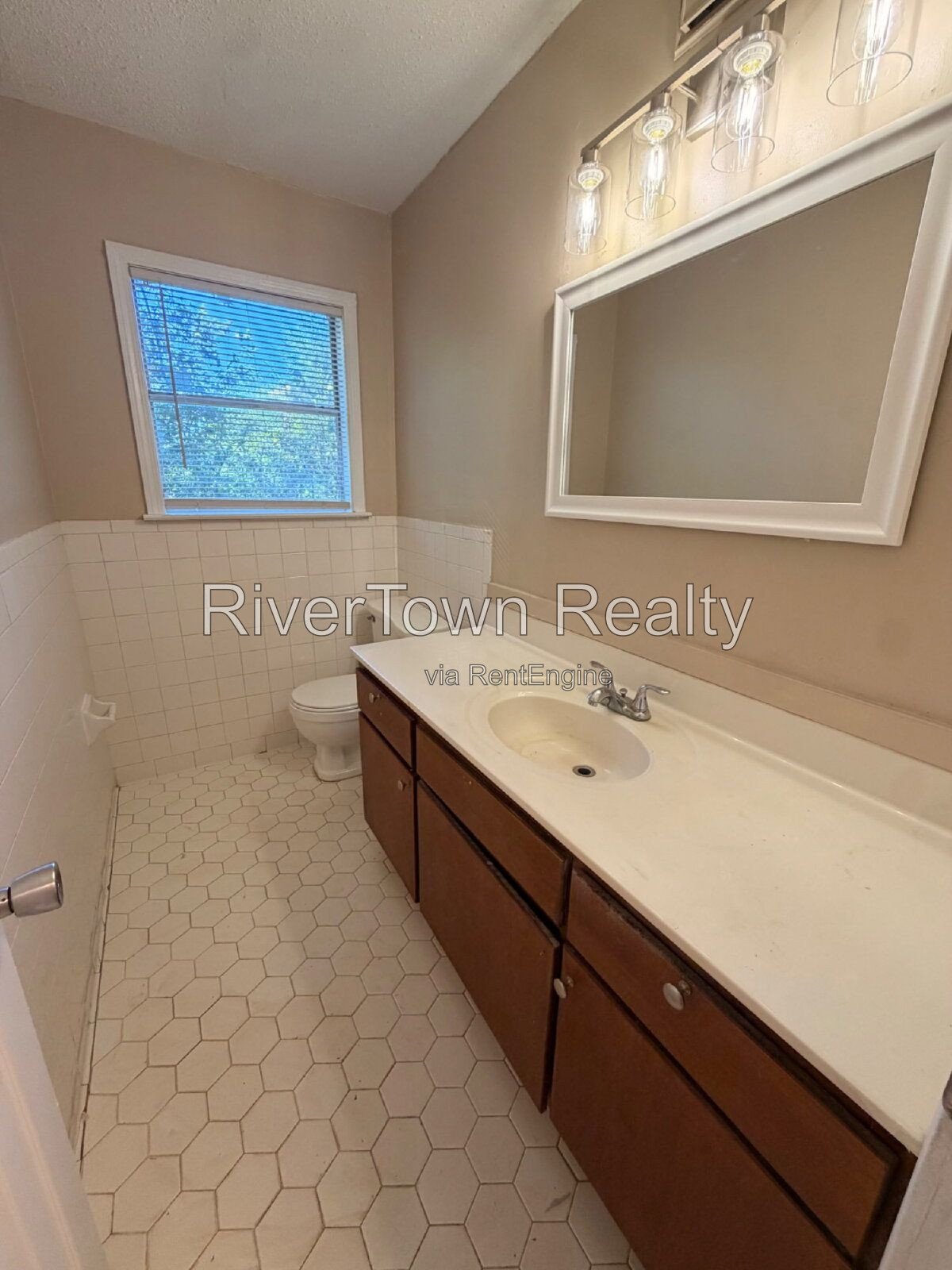 Headline
$995 | Fully Remodeled 2BR/1.5BA Duplex in a Quiet Whitehaven Cove – Newer Roof, Floors & Paint! property image
