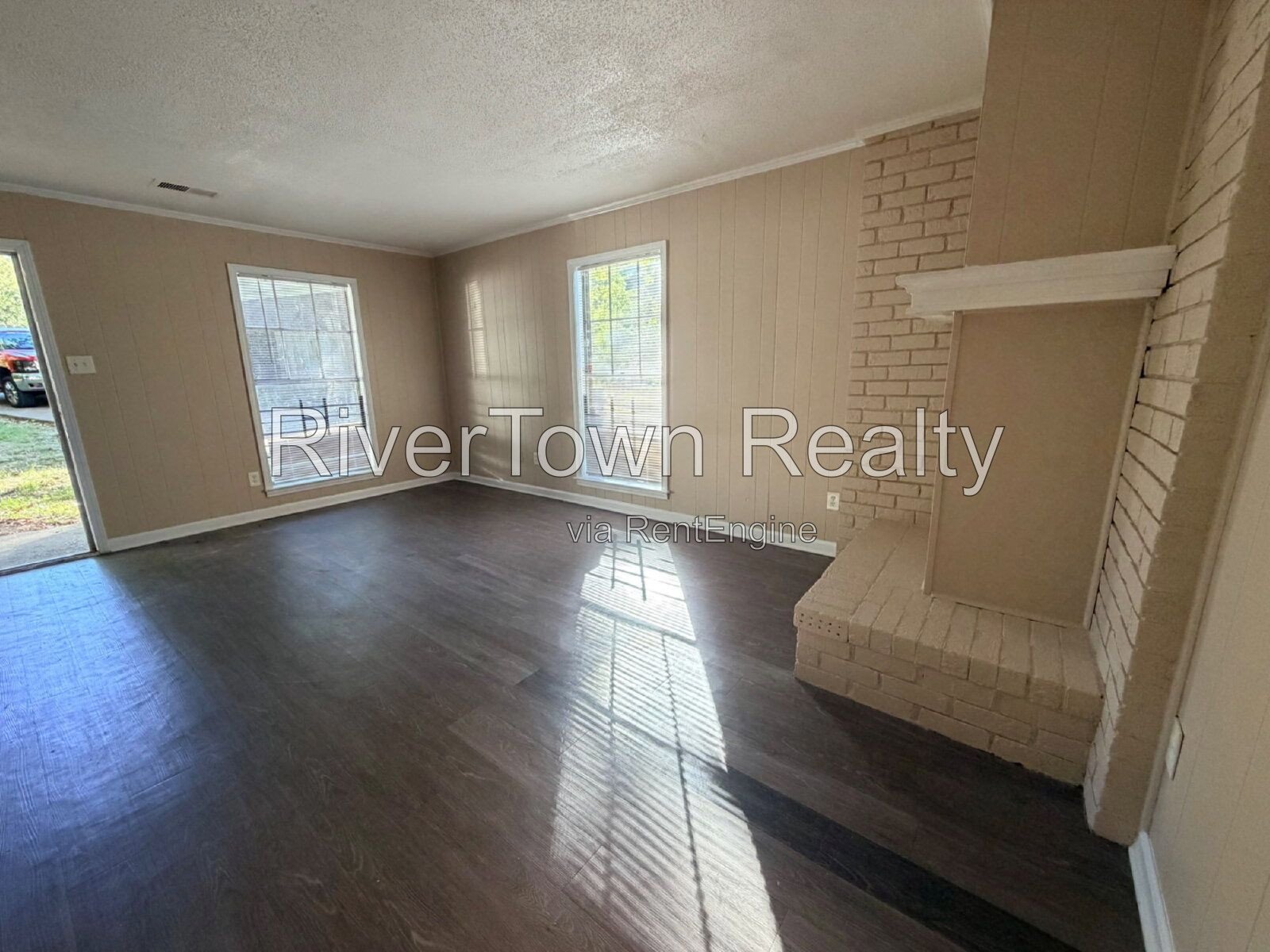 Headline
$995 | Fully Remodeled 2BR/1.5BA Duplex in a Quiet Whitehaven Cove – Newer Roof, Floors & Paint! property image