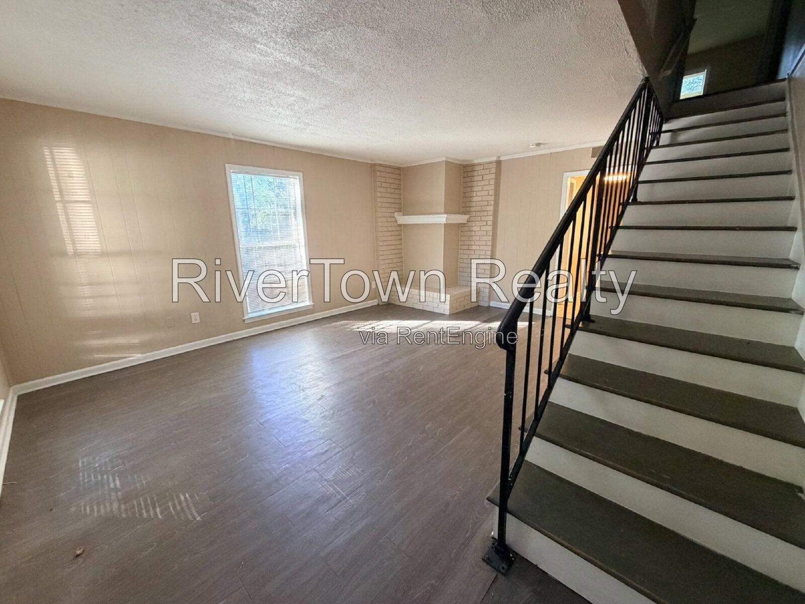 Headline
$995 | Fully Remodeled 2BR/1.5BA Duplex in a Quiet Whitehaven Cove – Newer Roof, Floors & Paint! property image
