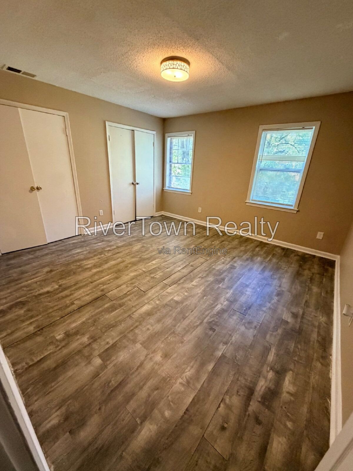 Headline
$995 | Fully Remodeled 2BR/1.5BA Duplex in a Quiet Whitehaven Cove – Newer Roof, Floors & Paint! property image
