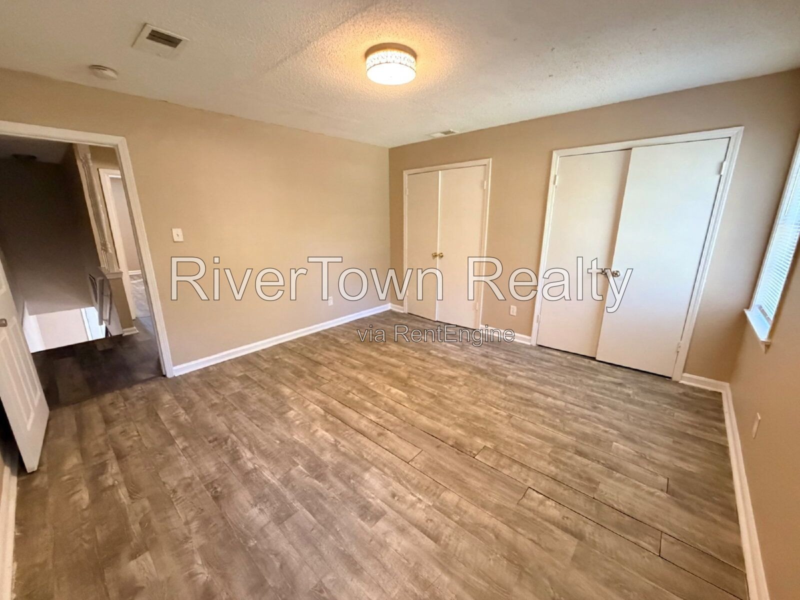 Headline
$995 | Fully Remodeled 2BR/1.5BA Duplex in a Quiet Whitehaven Cove – Newer Roof, Floors & Paint! property image